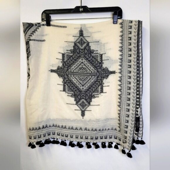 Weekend Max Mara Accessories - Weekend max mara Cotton/ linen blend  Aztec print scarf  with tassles